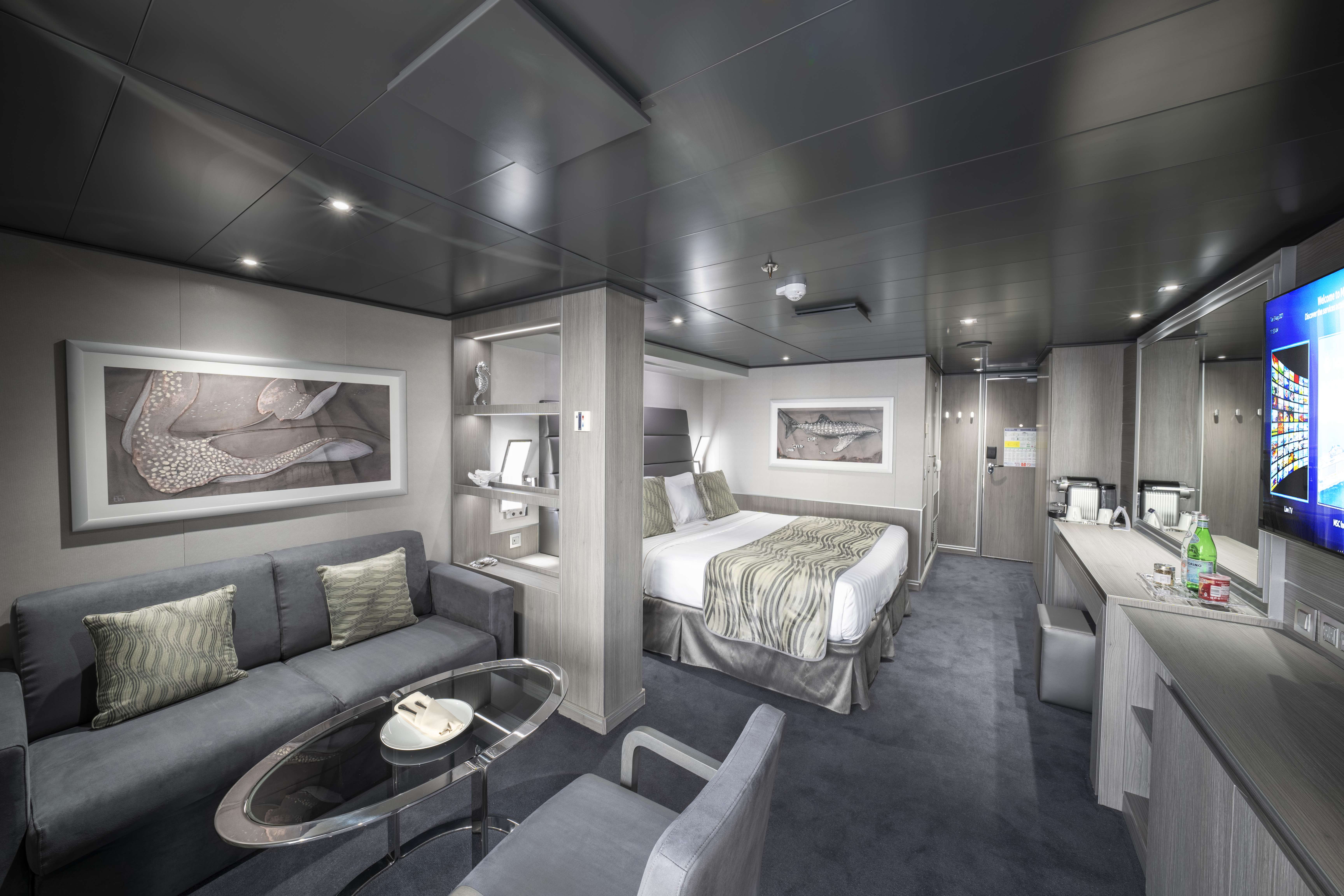 Een Yacht Club Deluxe Suite op de MSC Seashore